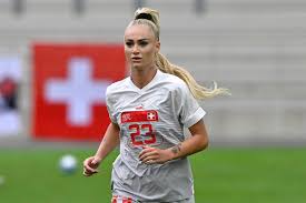 Alisha Lehmann Gehalt: Was verdient die Schweizer Fußballspielerin? alisha lehmann gehalt
