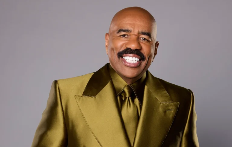 Steve Harveys Vermögen: Enthüllung des Reichtums des Komikers steve harvey
