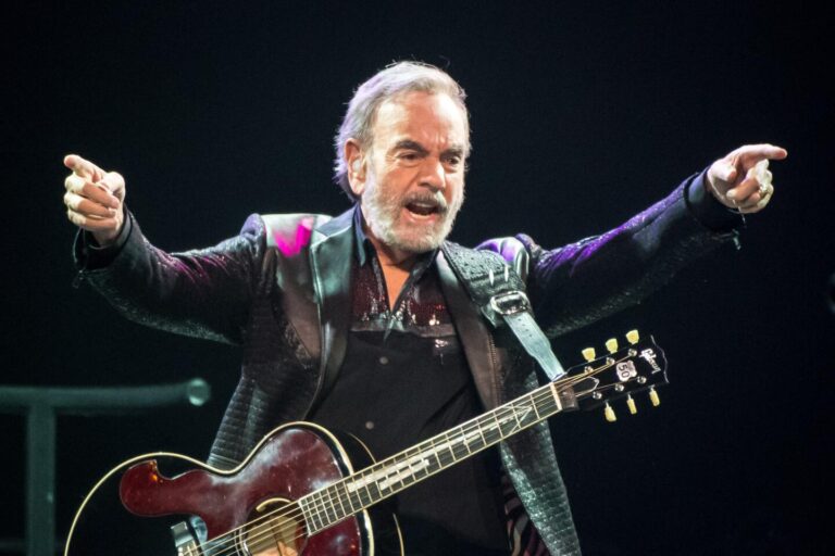 DIAMANT-GEEZER Wie alt ist Neil Diamond, wie hoch ist sein Vermögen, wer ist seine Frau und was sind seine Hits? Neil Diamond