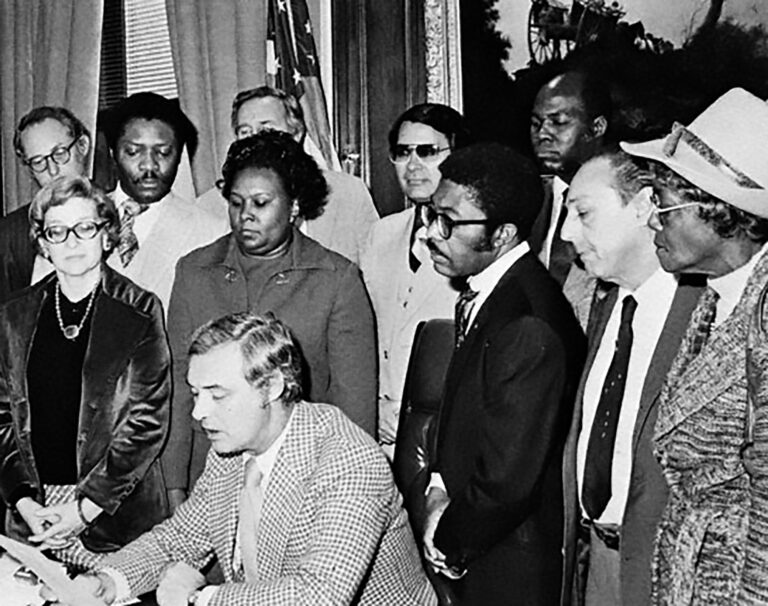 Wie hoch ist das Vermögen von Jim Jones? Jim Jones