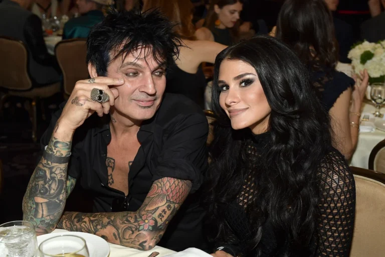 Reiche Typen│Wie Tommy Lee sich ein Vermögen von 70 Millionen Dollar erspielte Tommy Lee