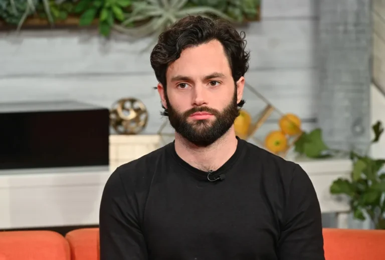 Penn Badgleys Vermögen: Wie viel Geld hat Penn Badgley in „YOU“ verdient? penn badgley