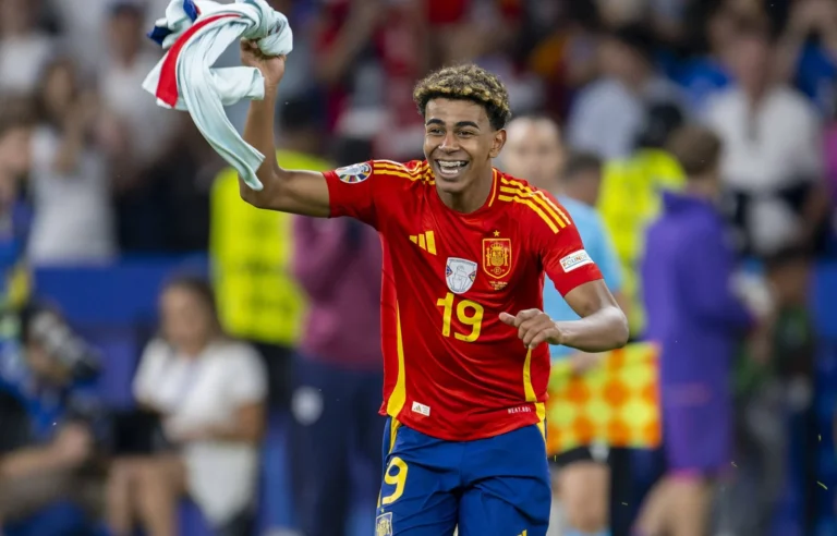 GOLDENER JUNGE Fans erfahren gerade erst die unglaubliche Geschichte hinter Lamine Yamals Namen … und den Grund, warum er BEIDES auf seinem Barcelona-Trikot hat lamine yamal